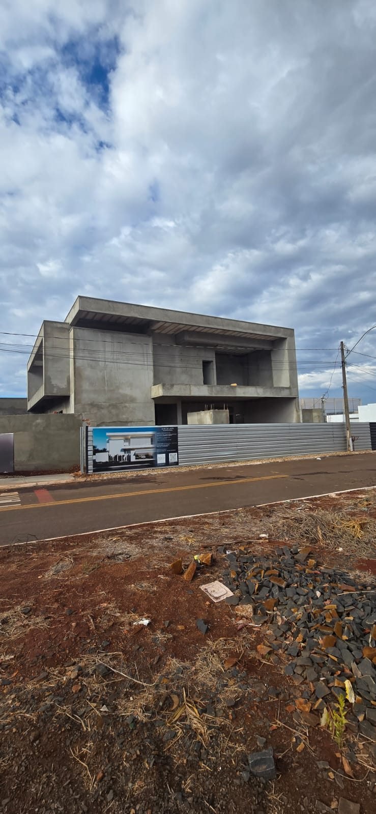 Vistoria de obra: estrutura de concreto armado executada, vista do canteiro